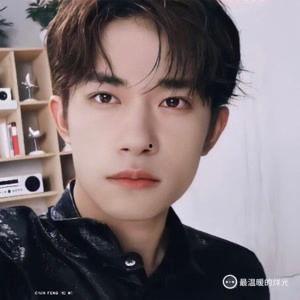 易烊千玺的个人资料,多才多艺的青春偶像，闪耀舞台的璀璨之星